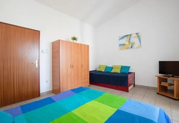 Family Apart Daire, 1 Çift Kişilik Yatak ve Çekyat, Bahçeli (Apartman Brankica 3 Island Krk)
