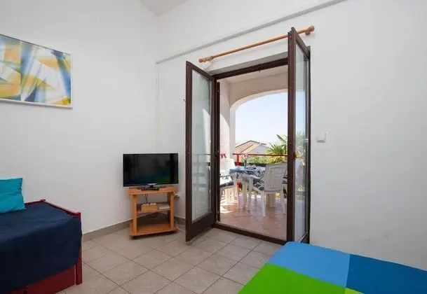 Family Apart Daire, 1 Çift Kişilik Yatak ve Çekyat, Bahçeli (Apartman Brankica 3 Island Krk)