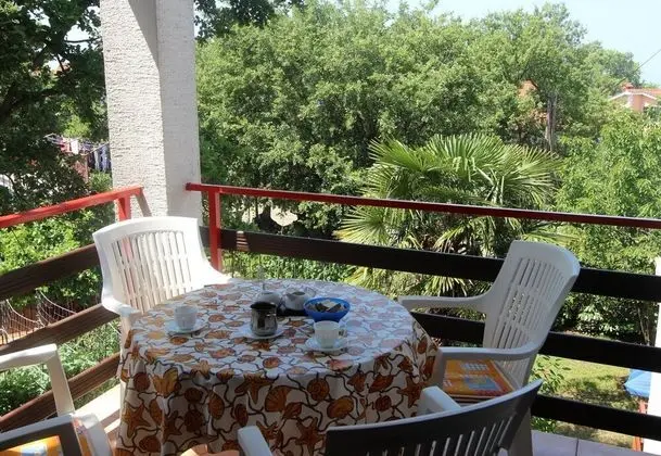 Family Apart Daire, 1 Çift Kişilik Yatak ve Çekyat, Bahçeli (Apartman Brankica 3 Island Krk)