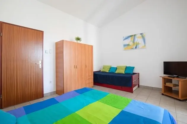Family Apart Daire, 1 Çift Kişilik Yatak ve Çekyat, Bahçeli (Apartman Brankica 3 Island Krk)