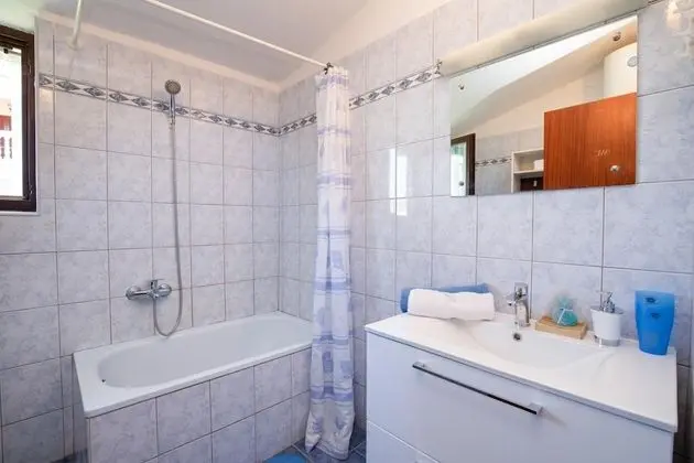 Family Apart Daire, 1 Çift Kişilik Yatak ve Çekyat, Bahçeli (Apartman Brankica 3 Island Krk)