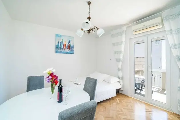 Apart Daire (Three-Bedroom Apartment)