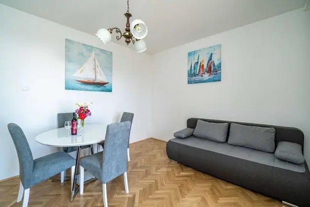 Apart Daire (Three-Bedroom Apartment)