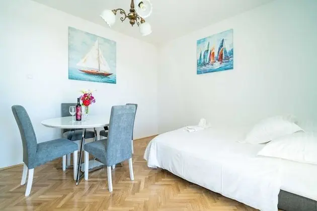 Apart Daire (Three-Bedroom Apartment)