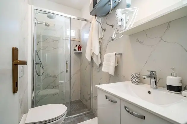 Apart Daire (Three-Bedroom Apartment)