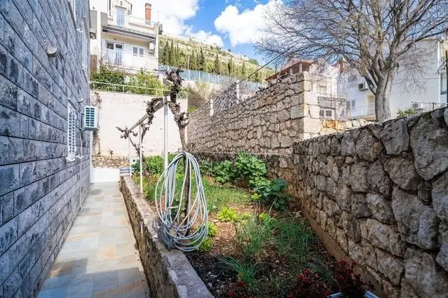 Apart Daire (Three-Bedroom Apartment)