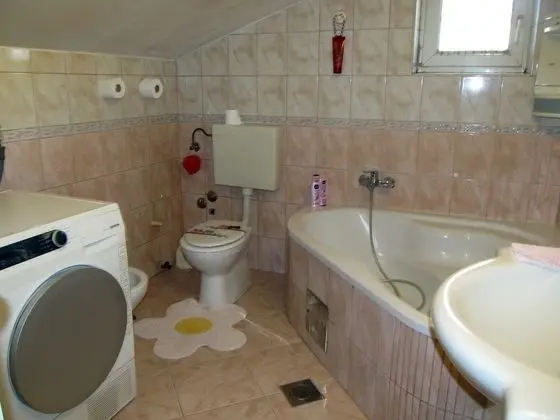 Comfort Apart Daire, 3 Yatak Odası, Balkon, Avlu Manzaralı
