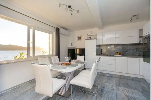 Apart Daire, Deniz Manzaralı