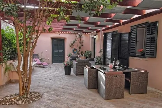 Comfort Apart Daire, Avlu Manzaralı