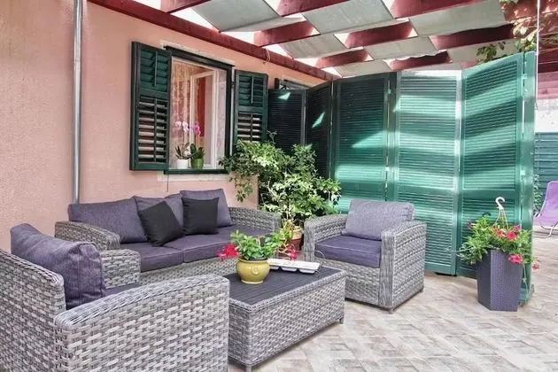 Comfort Apart Daire, Avlu Manzaralı
