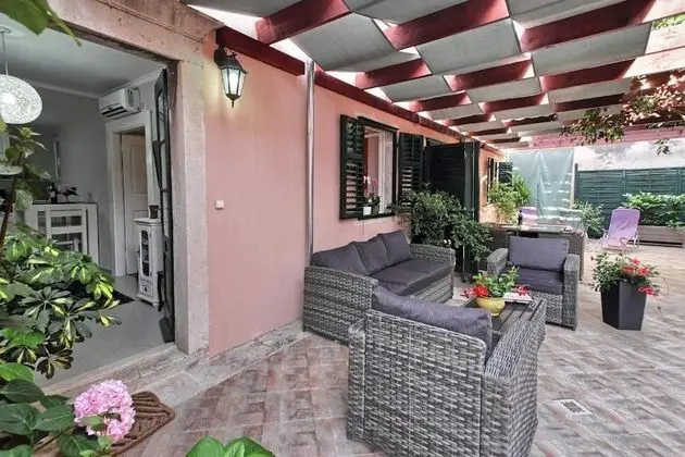 Comfort Apart Daire, Avlu Manzaralı