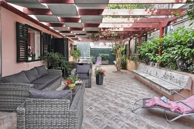 Comfort Apart Daire, Avlu Manzaralı