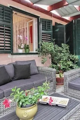 Comfort Apart Daire, Avlu Manzaralı