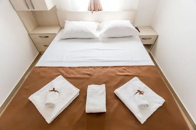 Family Apart Daire, Bahçe Manzaralı