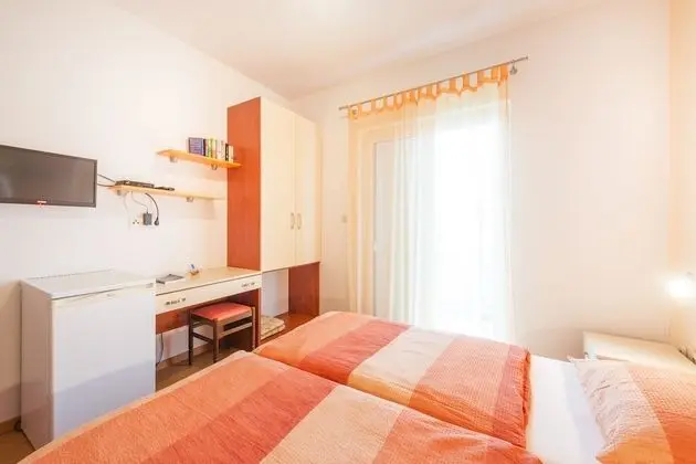 Basic Tek Büyük Yataklı Oda, 1 Yatak Odası, Kısmi Deniz Manzaralı