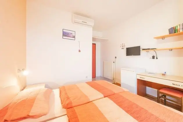 Basic Tek Büyük Yataklı Oda, 1 Yatak Odası, Kısmi Deniz Manzaralı