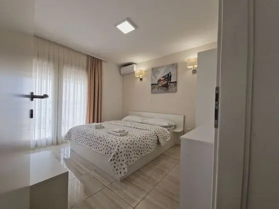 Apart Daire, 1 Büyük (Queen) Boy Yatak ve Çekyat