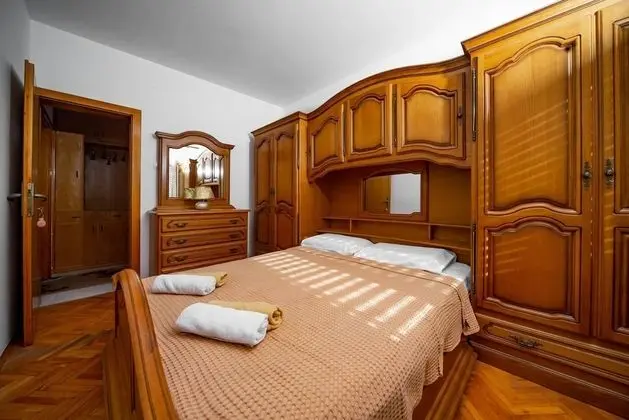 Tek Büyük Yataklı Oda, Ortak Banyo