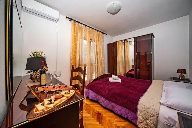 Tek Büyük Yataklı Oda, Ortak Banyo