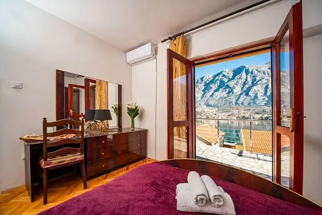 Tek Büyük Yataklı Oda, Ortak Banyo