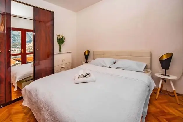 Tek Büyük Yataklı Oda, Ortak Banyo
