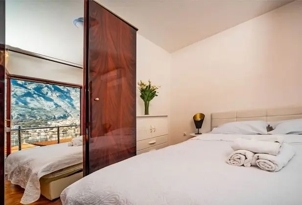 Tek Büyük Yataklı Oda, Ortak Banyo