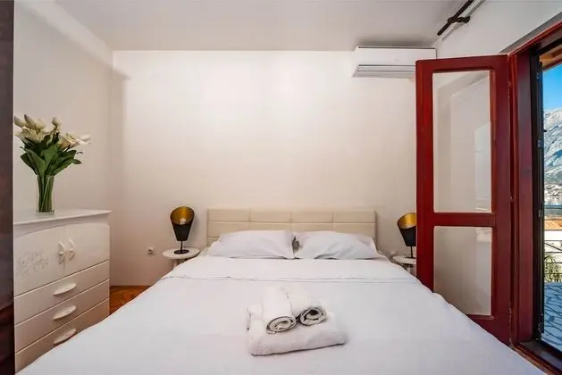 Tek Büyük Yataklı Oda, Ortak Banyo