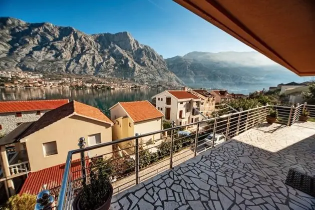 Tek Büyük Yataklı Oda, Ortak Banyo