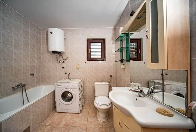 Tek Büyük Yataklı Oda, Ortak Banyo