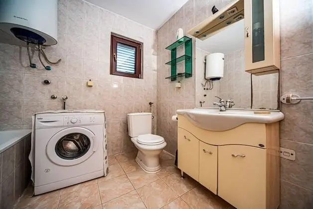 Tek Büyük Yataklı Oda, Ortak Banyo