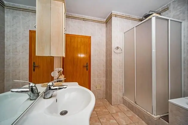 Tek Büyük Yataklı Oda, Ortak Banyo