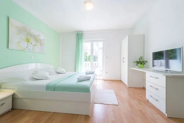 Stüdyo, Bahçe Manzaralı