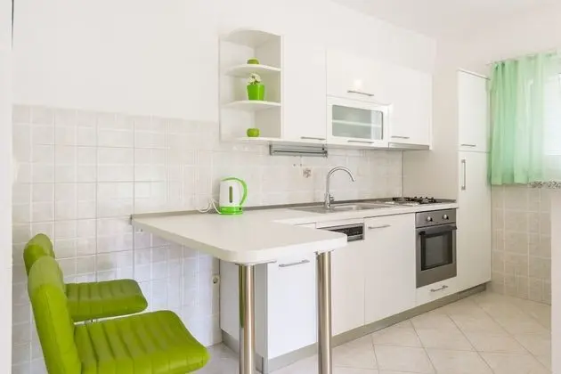 Stüdyo, Bahçe Manzaralı