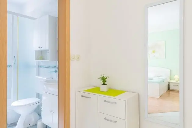 Stüdyo, Bahçe Manzaralı