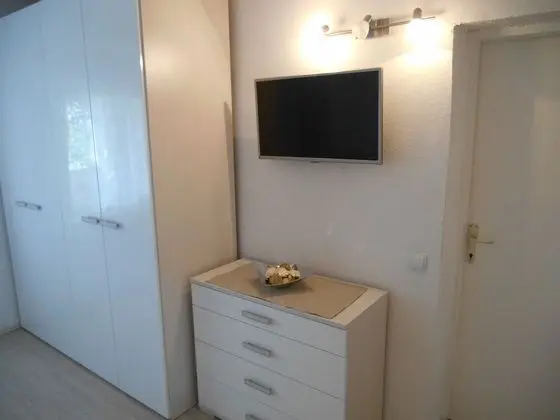 Studio (nr. 2) with parking