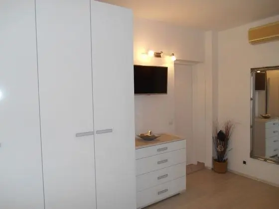 Studio (nr. 2) with parking