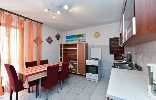 Standard Apart Daire, 5 Yatak Odası (925/2171)