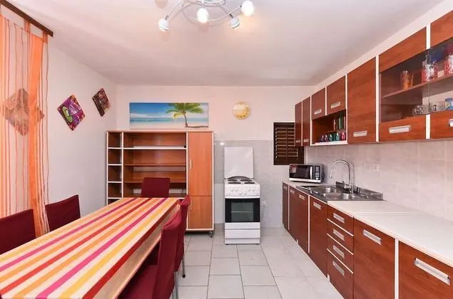 Standard Apart Daire, 5 Yatak Odası (925/2171)