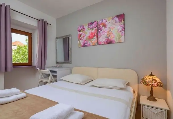 Family Apart Daire, 1 Çift Kişilik Yatak ve Çekyat (Apartment Ana On Island Hvar)