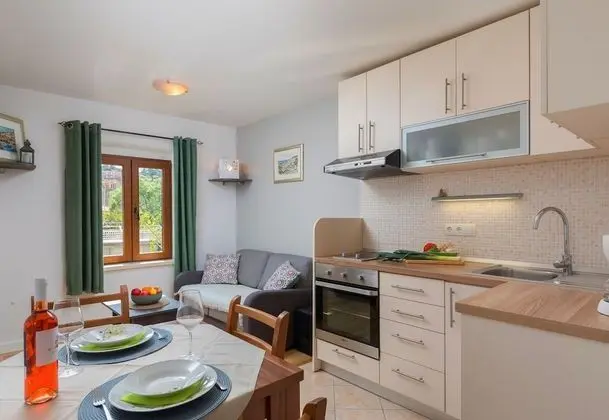 Family Apart Daire, 1 Çift Kişilik Yatak ve Çekyat (Apartment Ana On Island Hvar)