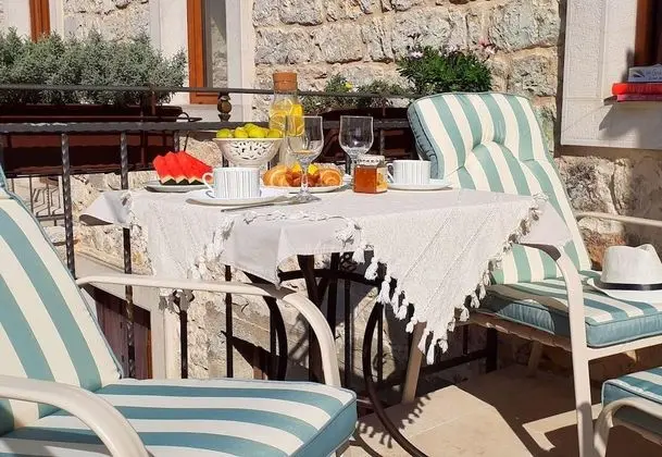 Family Apart Daire, 1 Çift Kişilik Yatak ve Çekyat (Apartment Ana On Island Hvar)