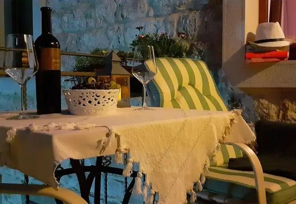 Family Apart Daire, 1 Çift Kişilik Yatak ve Çekyat (Apartment Ana On Island Hvar)