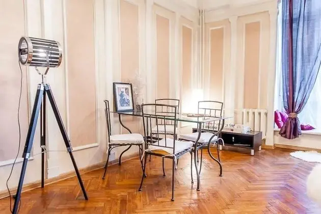 Odada yemek servisi