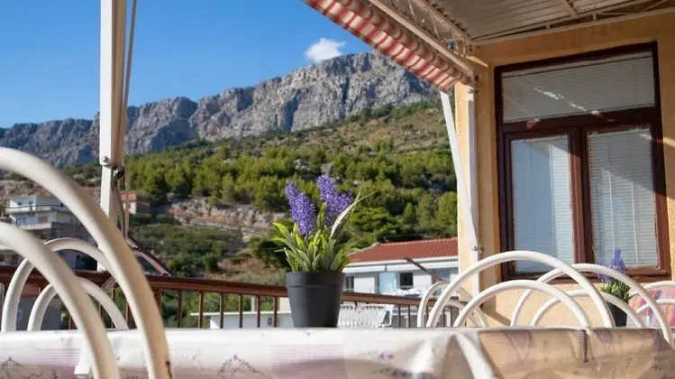 Apart Daire (Two-Bedroom Apartment with Sea View)