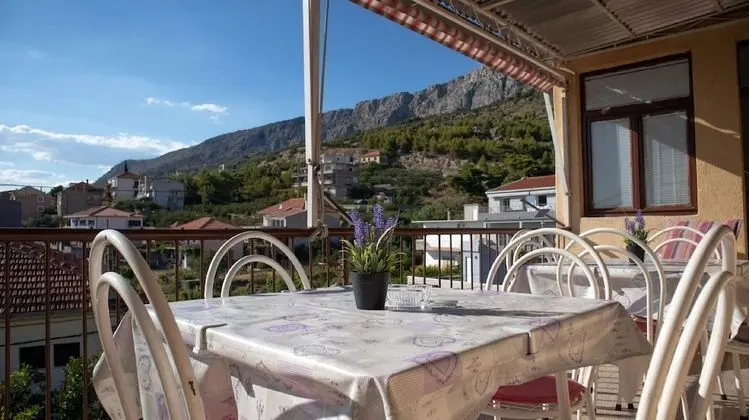 Apart Daire (Two-Bedroom Apartment with Sea View)