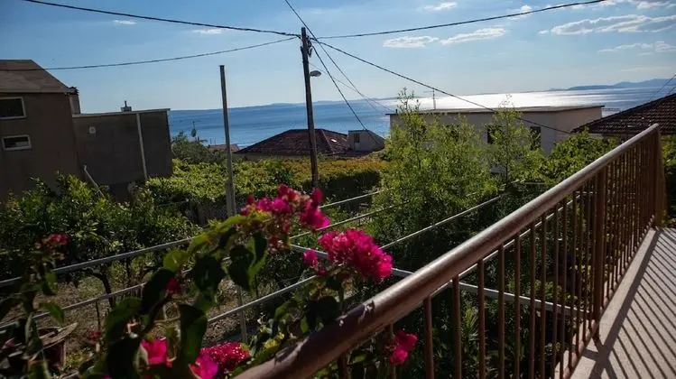 Apart Daire (Two-Bedroom Apartment with Sea View)