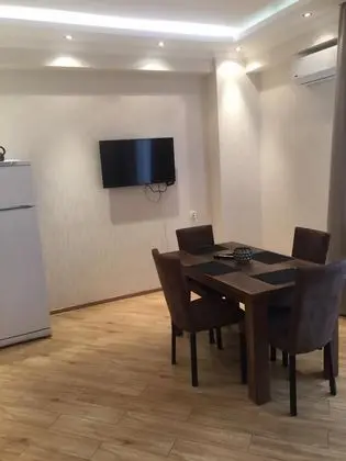 Standard Apart Daire (1 Berbuki Street 12, Saburtalo)
