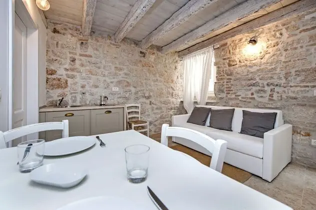 City Apart Daire, 1 Yatak Odası, Mutfak, Zemin Kat (Raspberry)