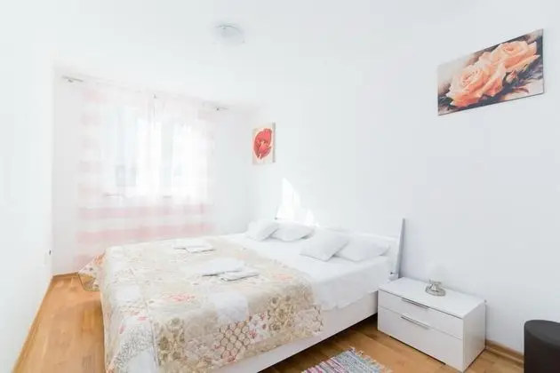Apart Daire (Two Bedroom Apartment with Balcony)