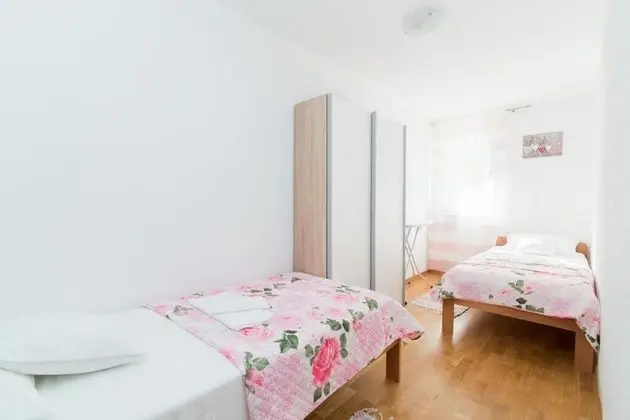 Apart Daire (Two Bedroom Apartment with Balcony)